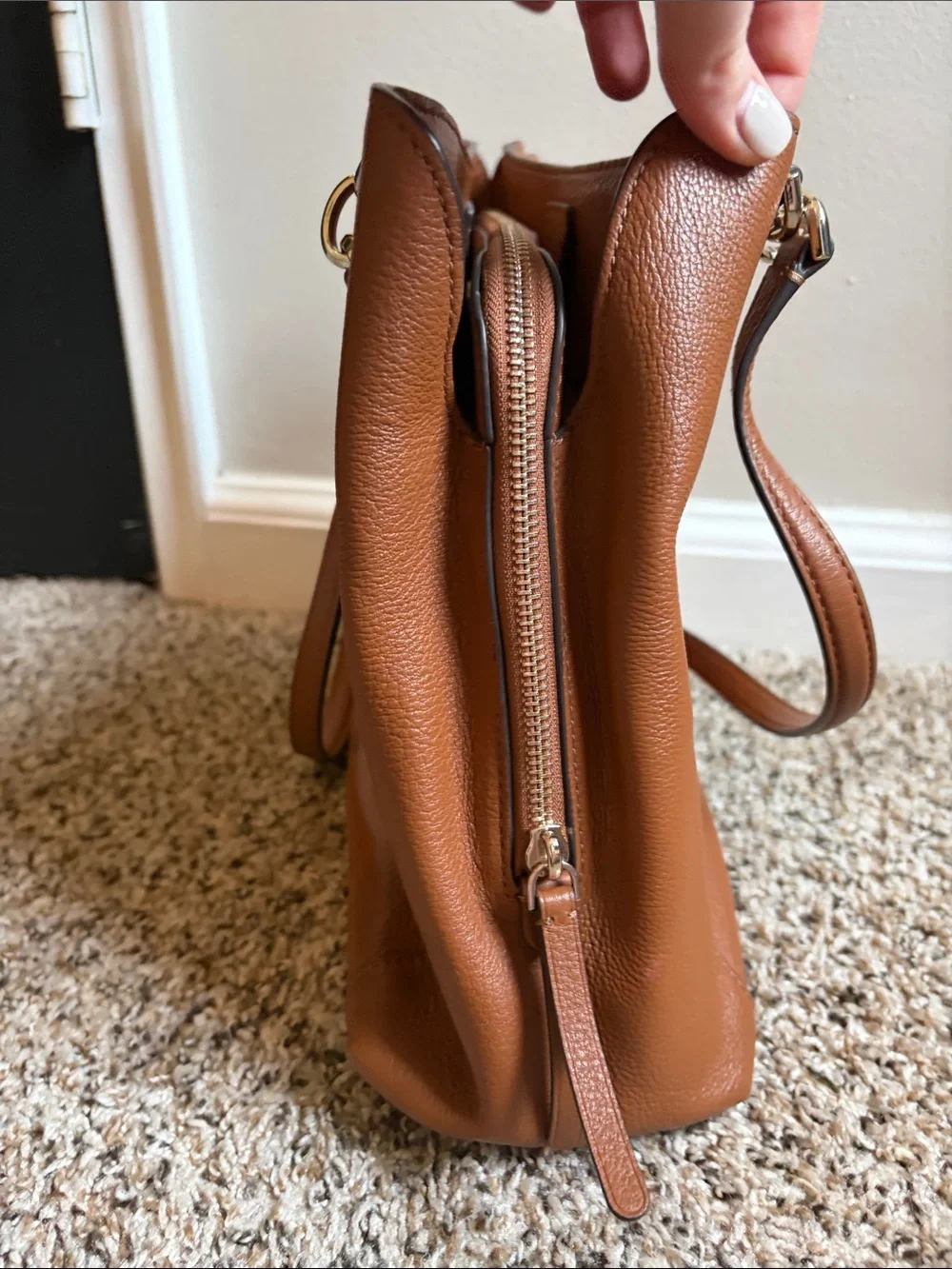 Kate Spade Outlet Jackson Medium Triple Compartment Shoulder Bag in Gingerbread
